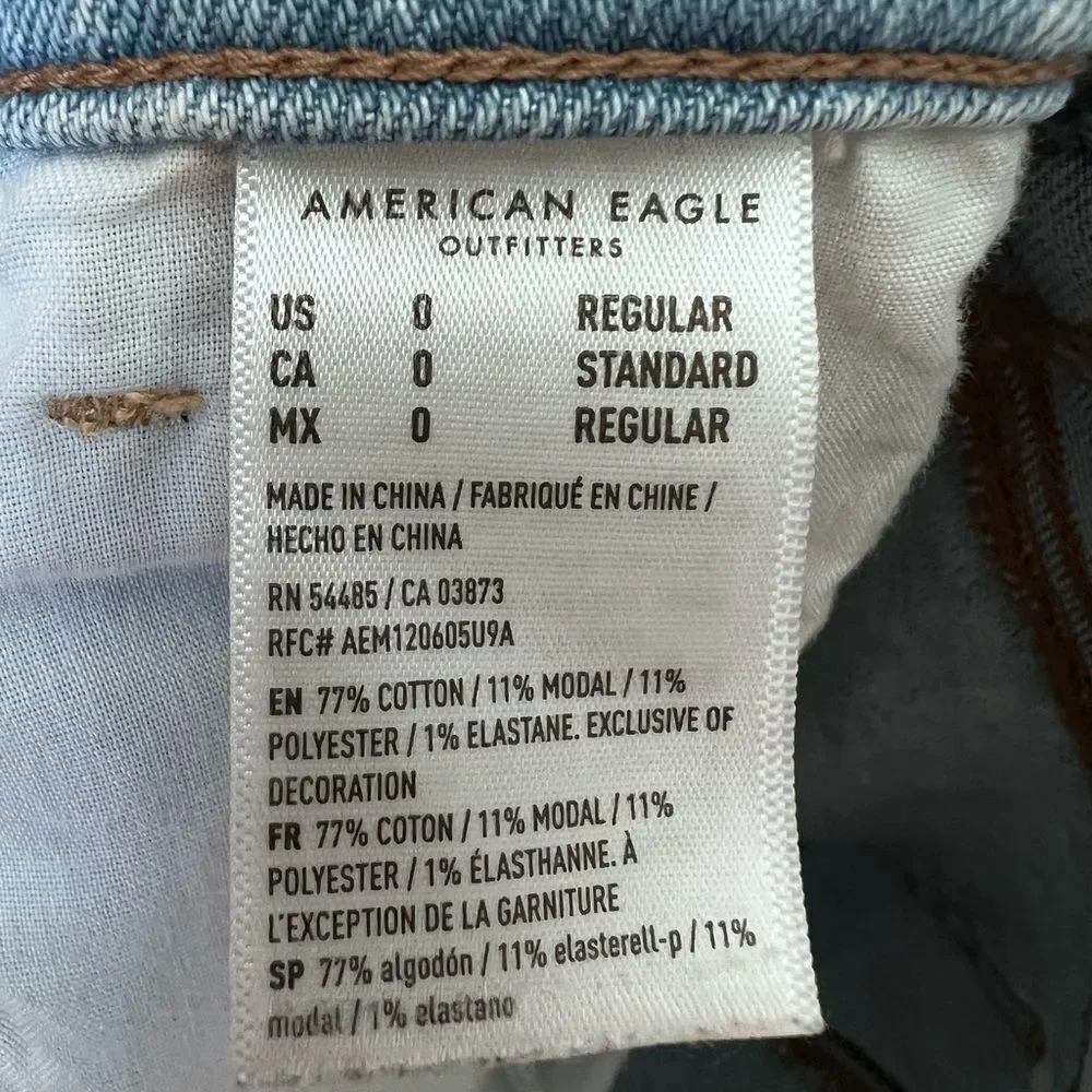 American Eagle high waist Destroyed Mom Jeans Light Wash Size 0